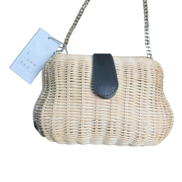 New ▶️ A New Day ◀️ Wicker purse clutch. Small - Picture 4 of 10